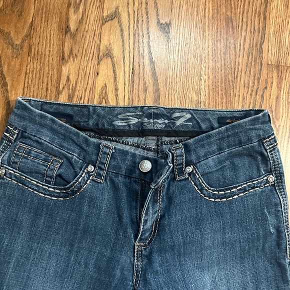 Seven7 Low Rise Boot Cut Jeans Blue Medium Wash Whiskered Stretch Pockets Denim - Picture 8 of 13
